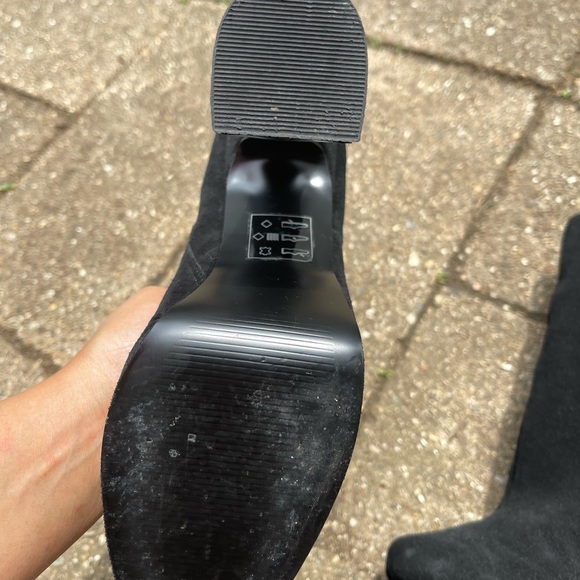 Leather pyramid heel booties - Picture 4 of 4